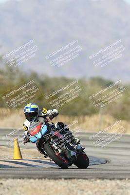 media/Dec-01-2025-Moto Forza (Mon) [[2daa91e15f]]/2-Intermediate Group/Session 3 (Turn 3)/